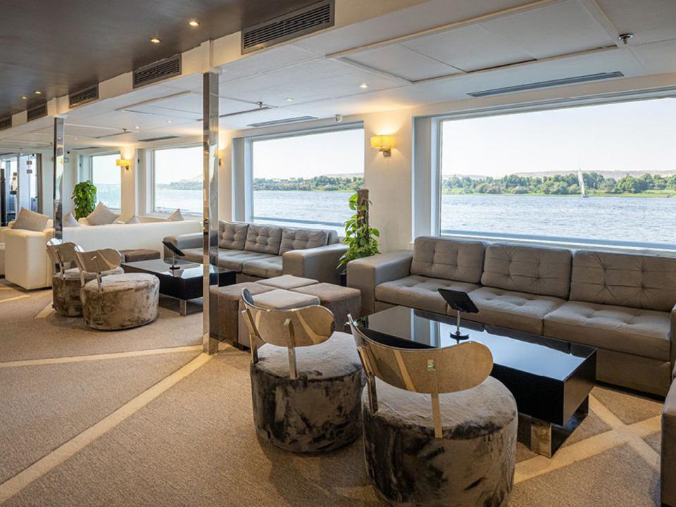 Lounge Bar