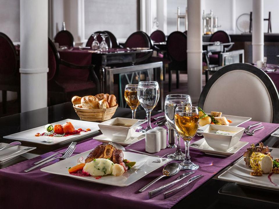 Restaurant Table Setting