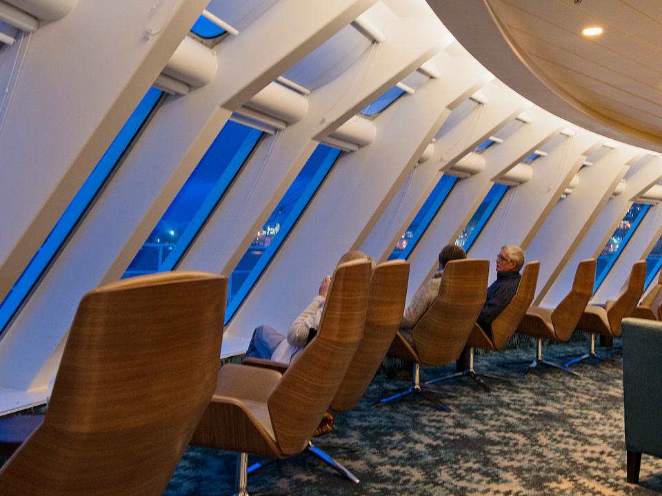 Explorer Lounge & Bar