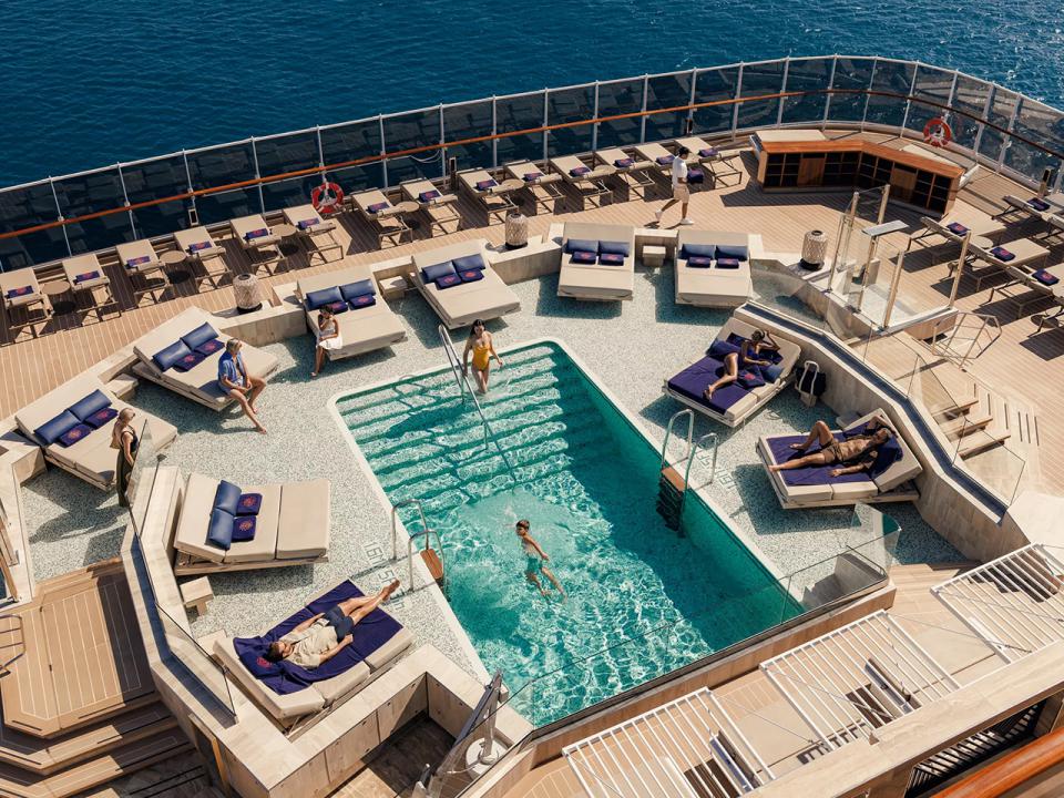 Atoll Pool & Bar