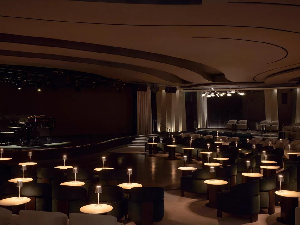 Journeys Lounge