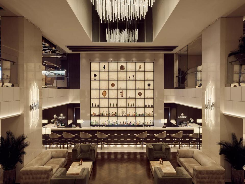 Lobby & Lobby Bar