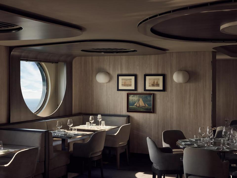 Med. Yacht Club Restaurant