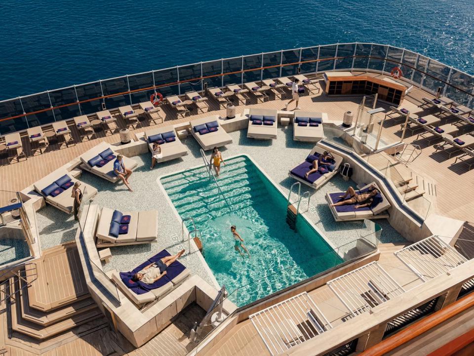 Atoll Pool and Bar