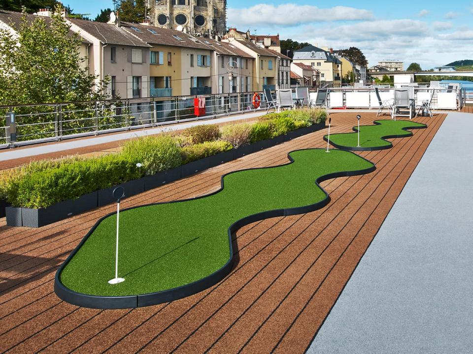 Sun Deck Putting Green