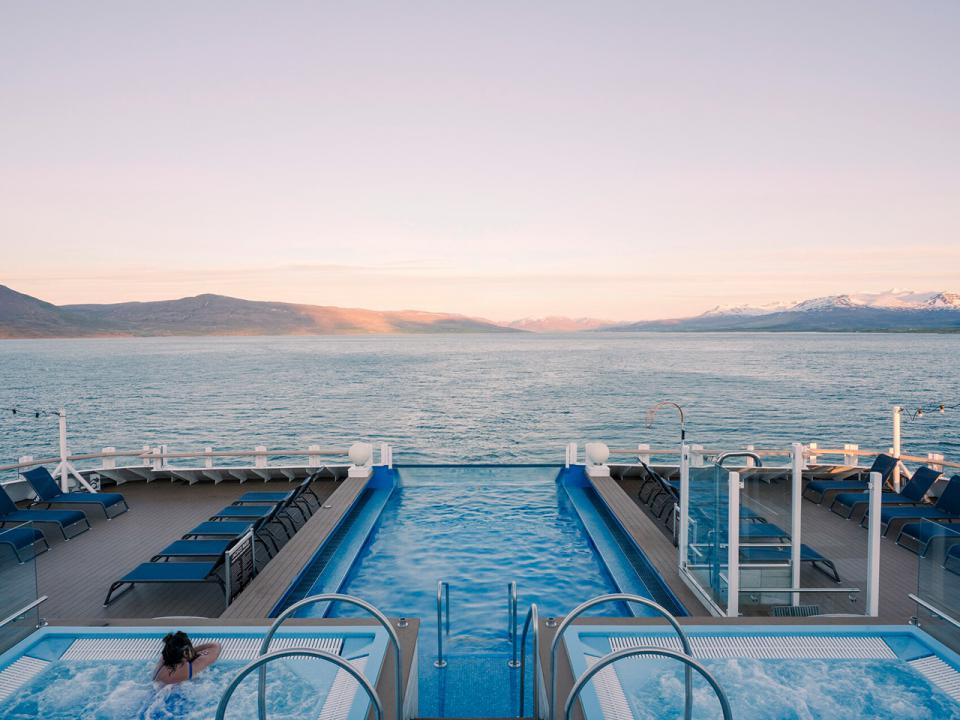 Hot Tub & Pool