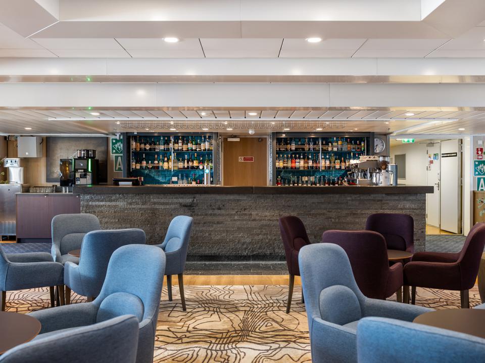 Explorer Lounge & Bar