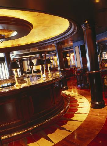 Crystal Serenity - Avenue Saloon