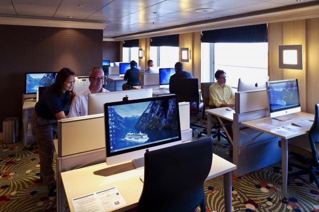 Crystal Serenity - Computer University @ Sea