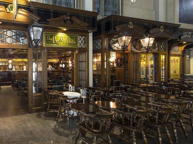 Mariner of the Seas - English Pub