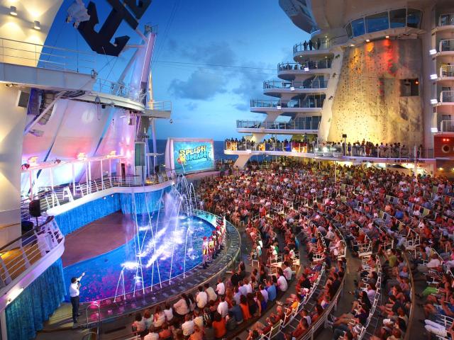 Allure of the Seas - AquaTheater