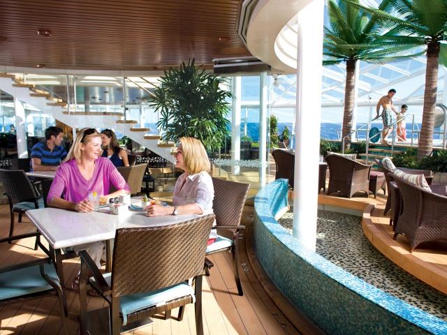 Allure of the Seas - Solarium Bar