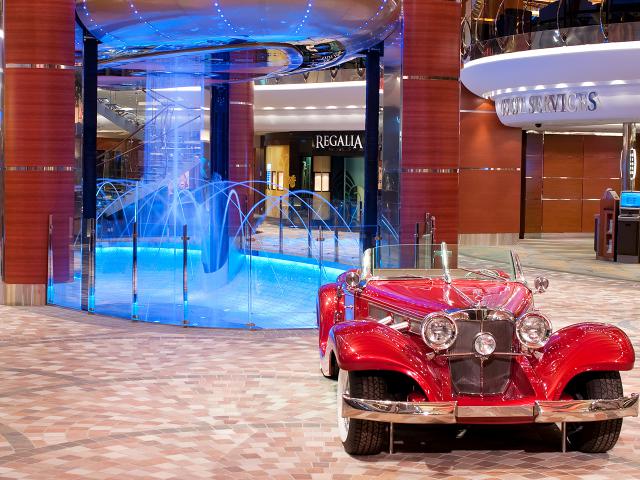 Allure of the Seas - Rising Tide Bar