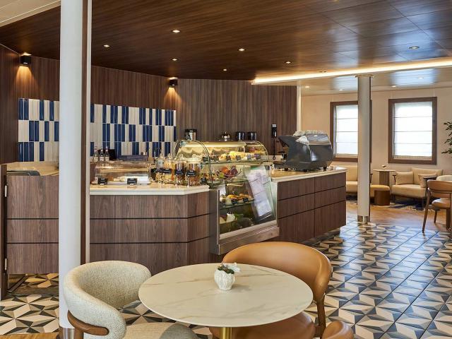 Wind Surf - Yacht Club Cafe
