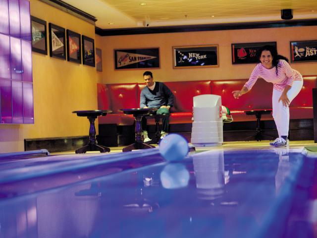Norwegian Epic - Bowling