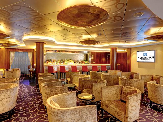 Norwegian Epic - Shaker's Martini Bar