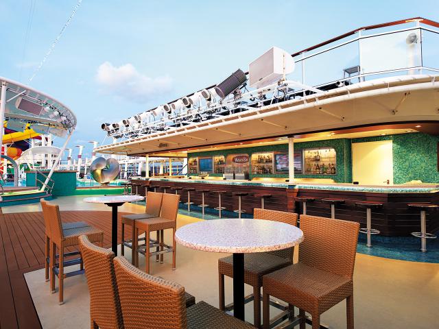 Norwegian Epic - Waves Pool Bar