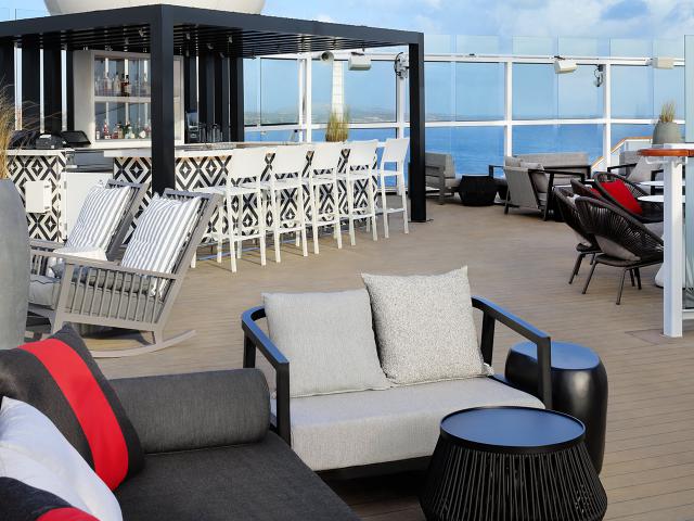 Celebrity Silhouette - The Retreat Sundeck