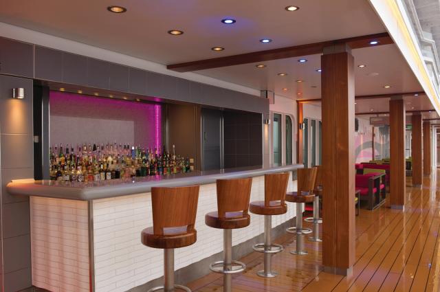 Norwegian Breakaway - Shaker's Cocktail Bar