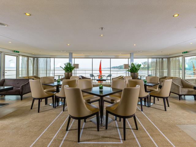 Avalon Artistry II - Club Lounge