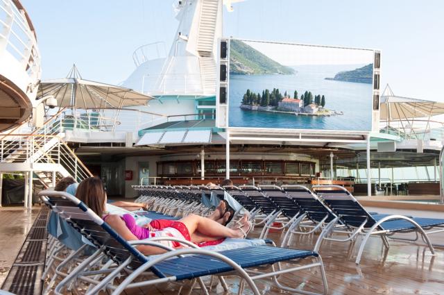 Grandeur of the Seas - Main Pool