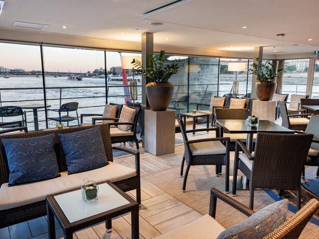 Avalon Illumination - Club Lounge