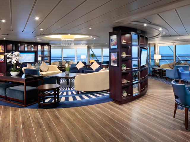 Star Breeze - Yacht Club Cafe & Library