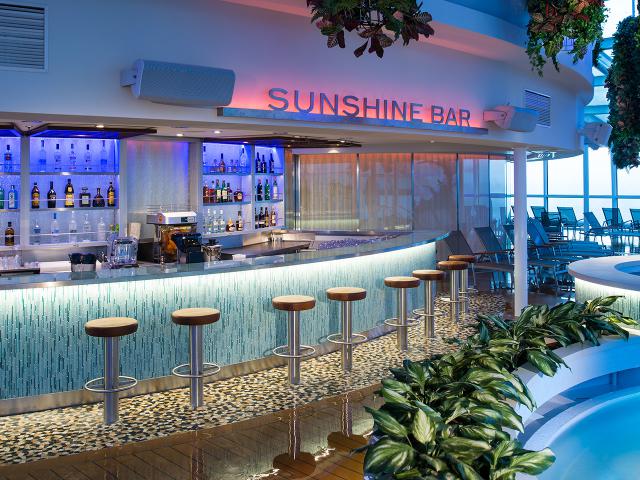 Ovation of the Seas - Sunshine Bar