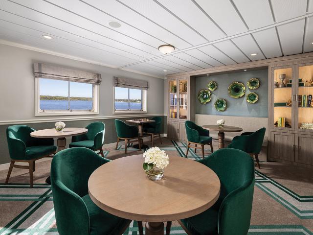 American Constellation - Lounge