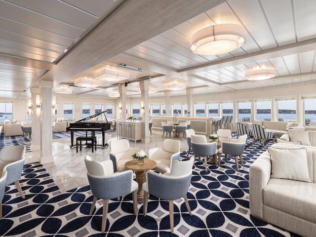 American Eagle - Forward Lounge