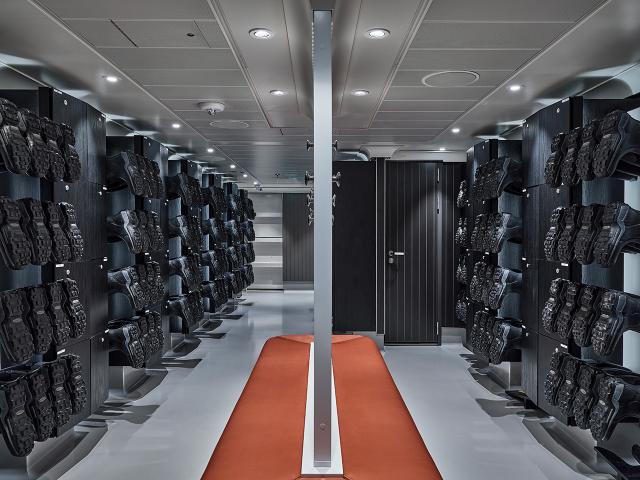 Silver Endeavour - Mud Room