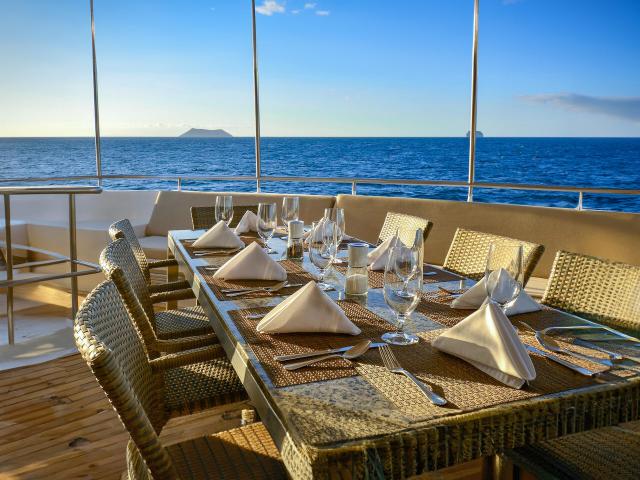 National Geographic Delfina - Outdoor Caf&eacute;