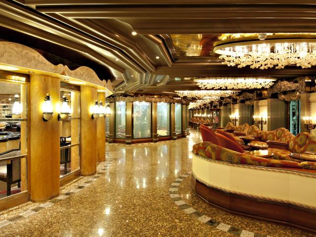 Carnival Pride - Via Veneto Promenade