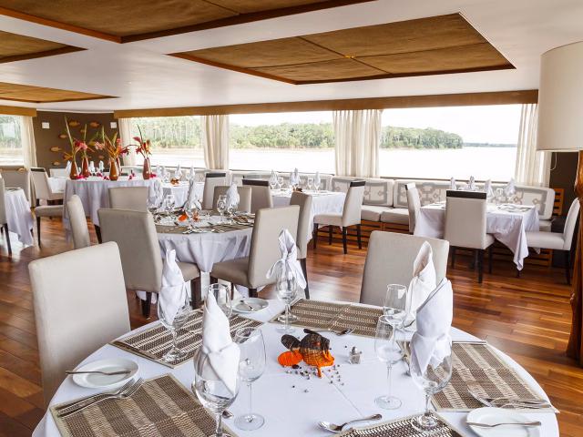Delfin III - Dining Room