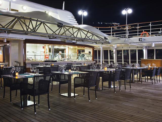 Silver Wind - The Grill