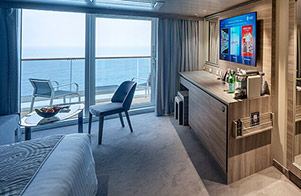 Yacht Club Deluxe Suite