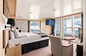 Grand Suite w/ Balcony