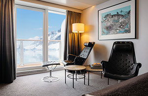 Suite w/ Balcony